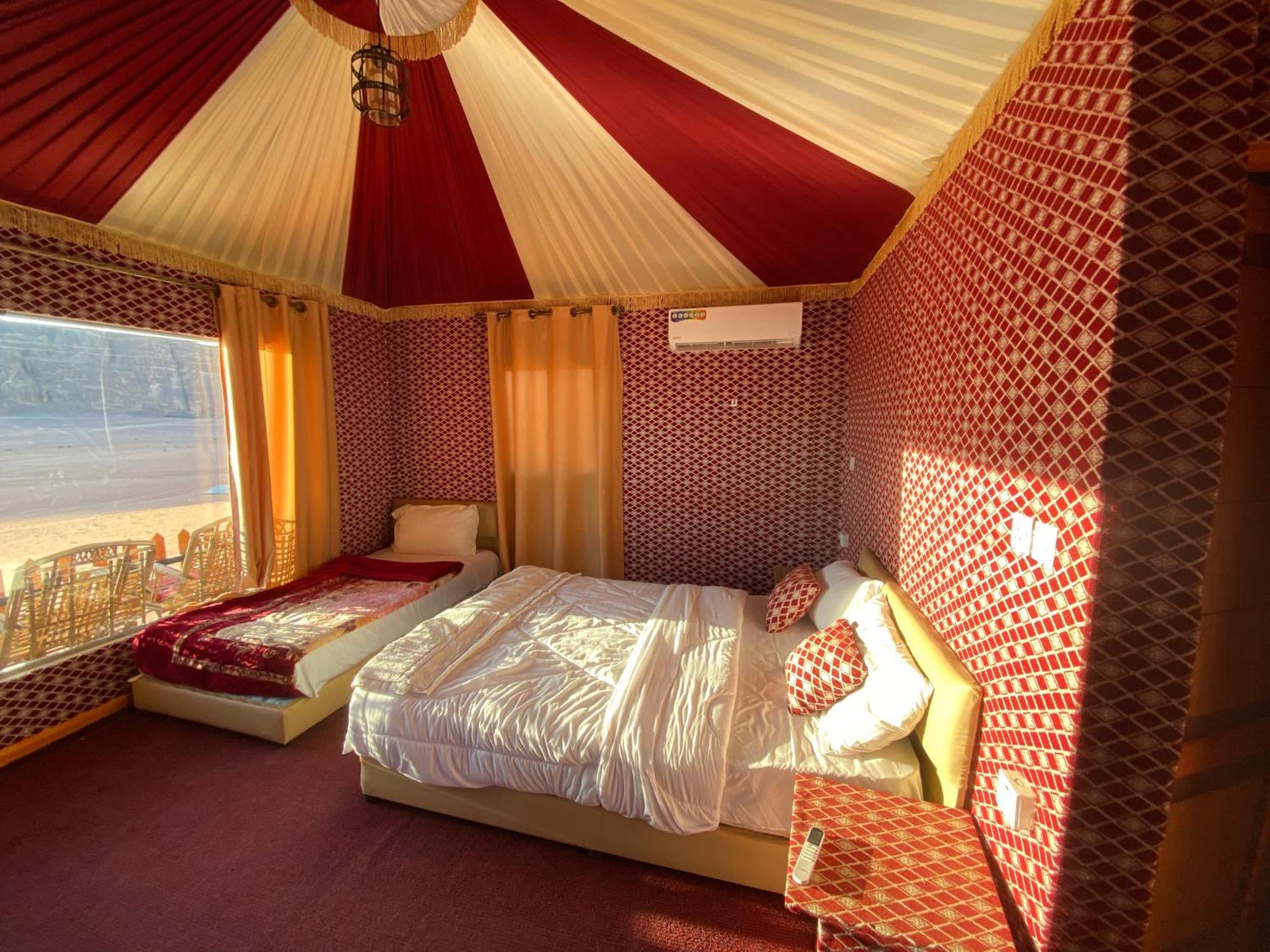 Angelina Wadi Rum Camp Екстериор снимка
